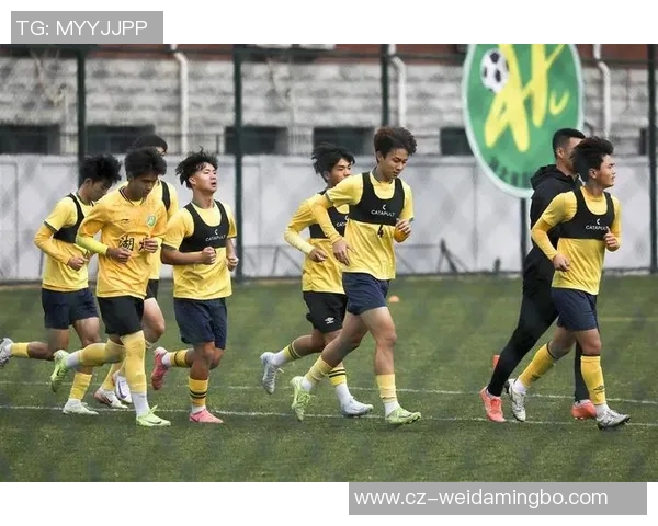 足球明星的一天：从清晨训练到夜晚休息的高强度日常揭秘